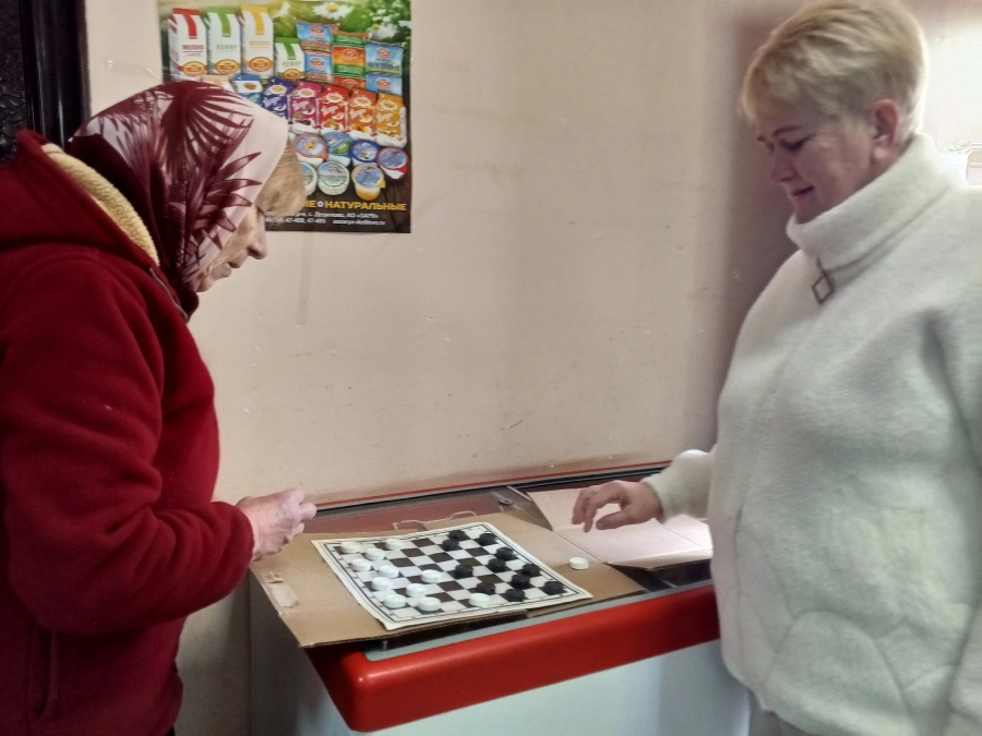 14 мая СухоплотавскийСДК провели игру шашки с населением