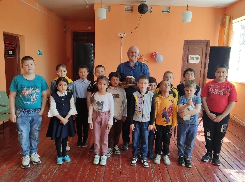 5 мая в Краснодубровском СДК прошло познавательно - развлекательная программа « И снова пасха у ворот» для детей.