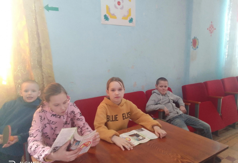 9 апреля в Красавском СДК была проведена беседа со школьниками "Не дай себя обмануть" . 